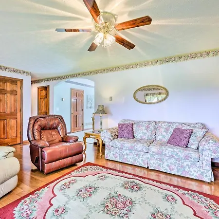 Villa Charming Williamstown Retreat With Private Yard Extérieur photo