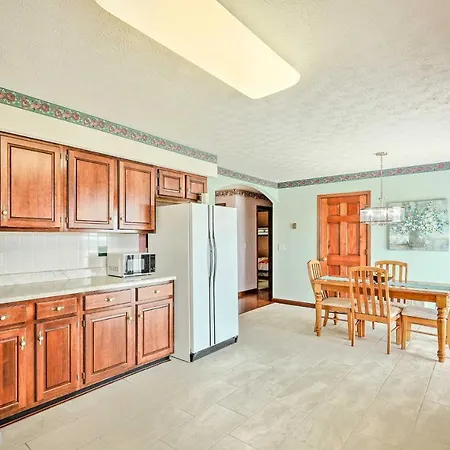 Villa Charming Williamstown Retreat With Private Yard Extérieur photo