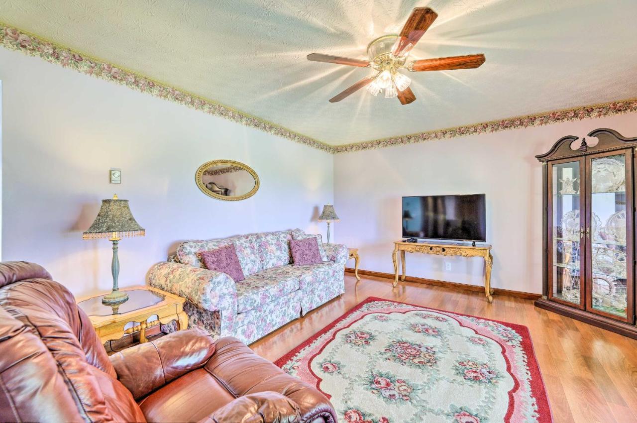 Charming Retreat With Private Yard