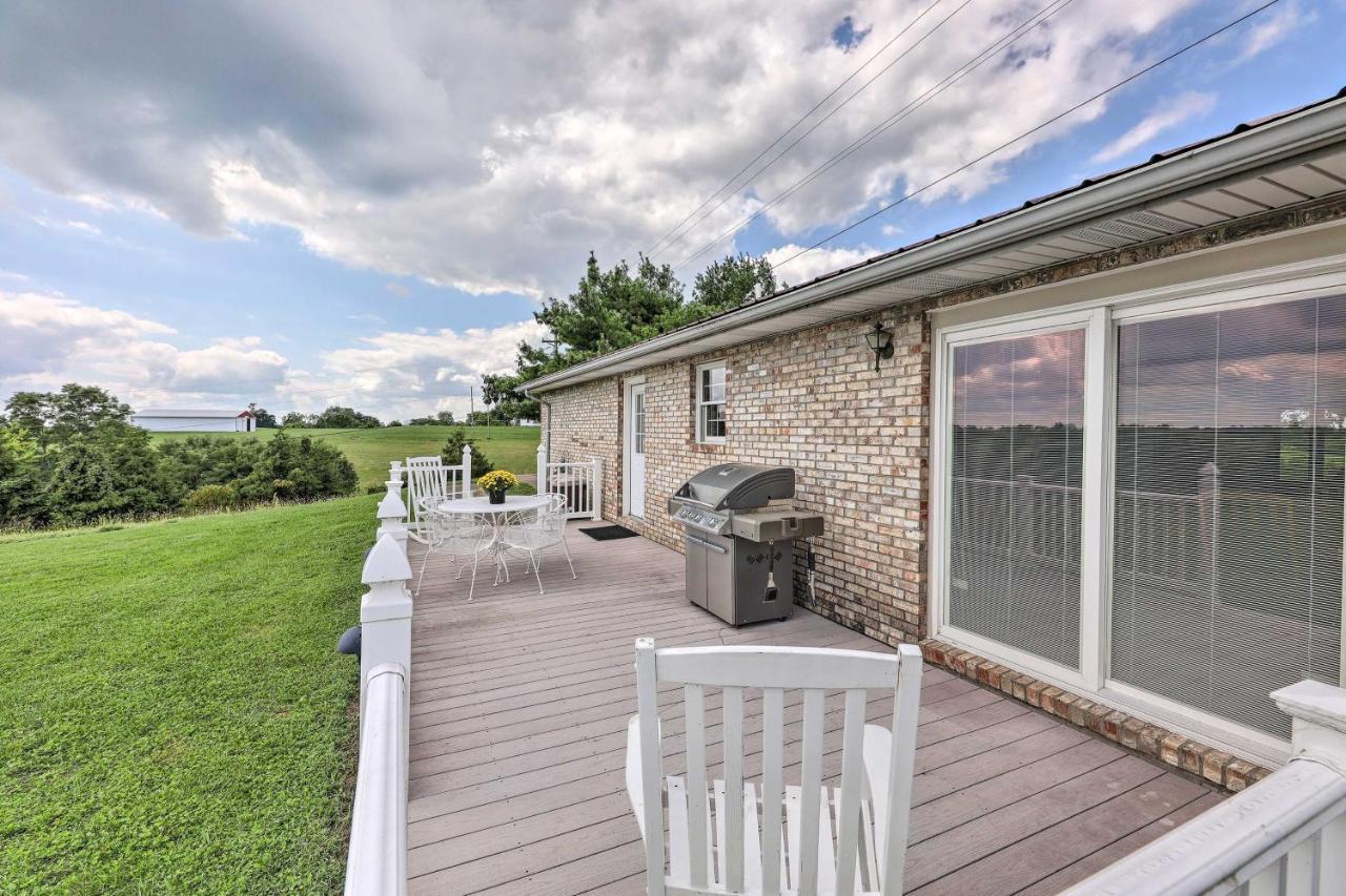 Charming Retreat With Private Yard Hébergement de vacances
