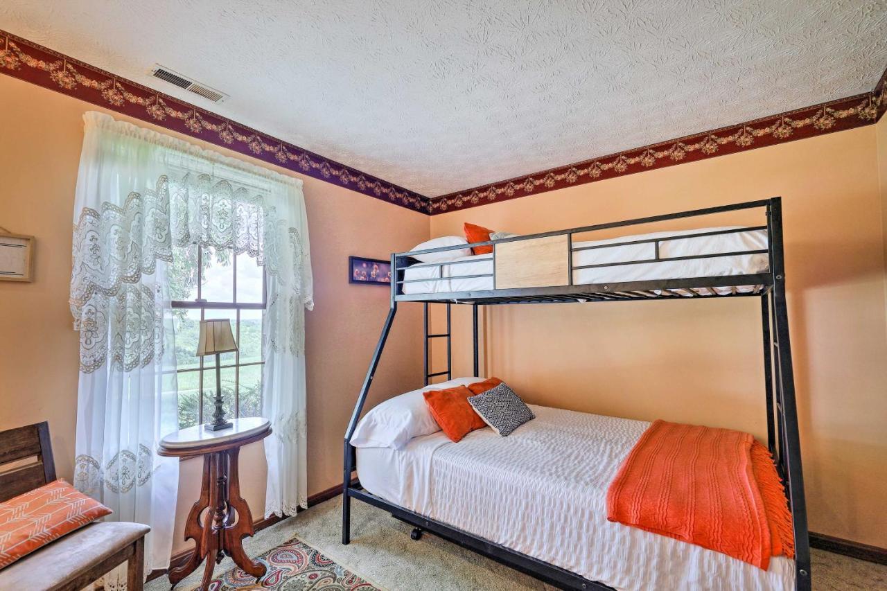 Charming Retreat With Private Yard * Williamstown