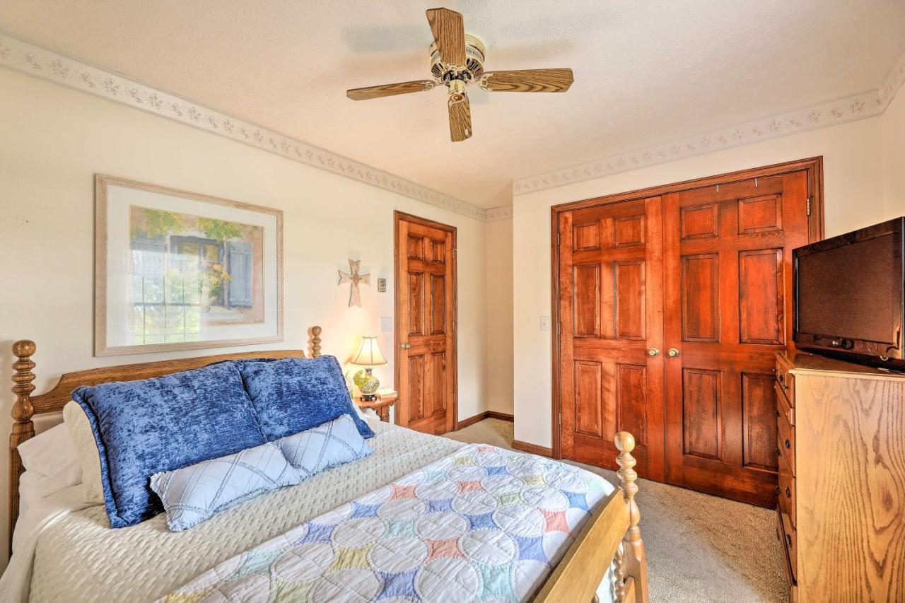 Charming Retreat With Private Yard Hébergement de vacances *