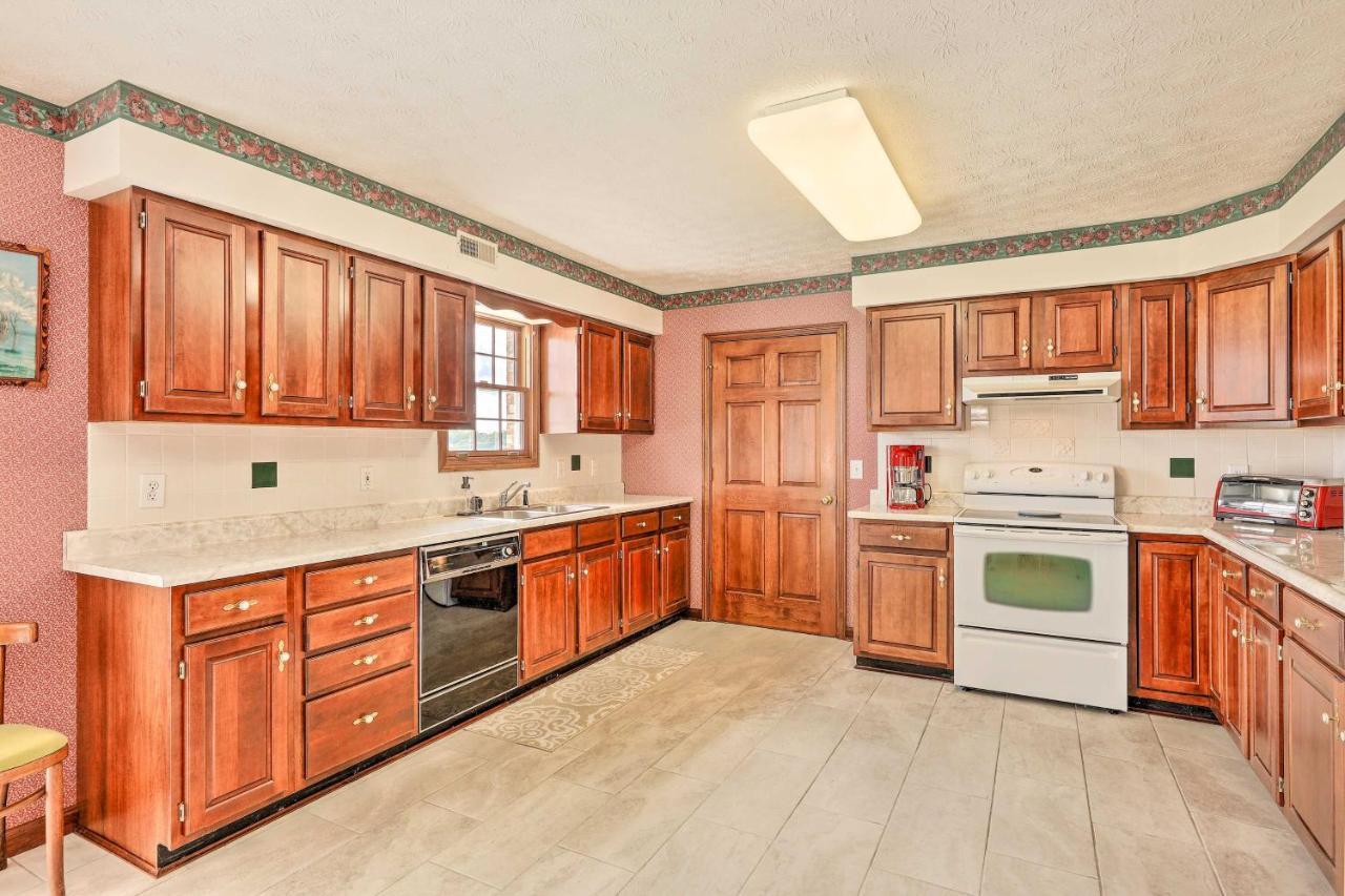 Charming Retreat With Private Yard Williamstown