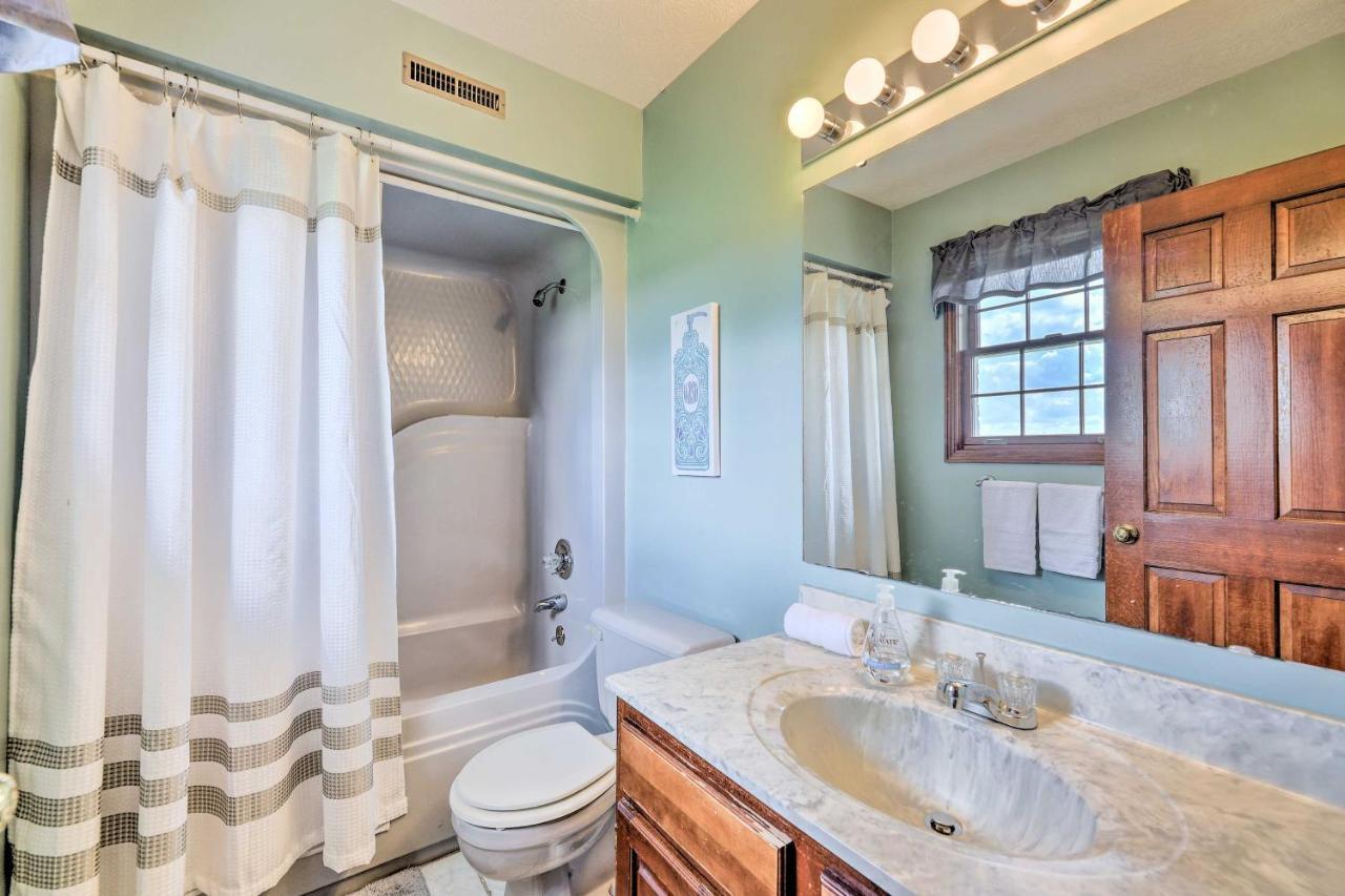 Charming Retreat With Private Yard Ferienhaus Williamstown